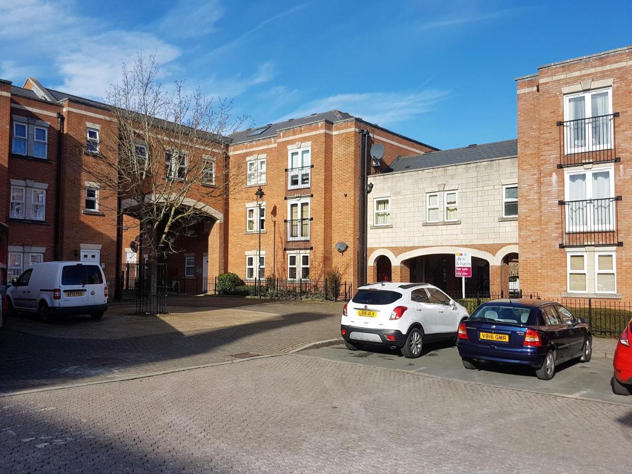 Godwin Court Apartments Swindon Exteriör bild